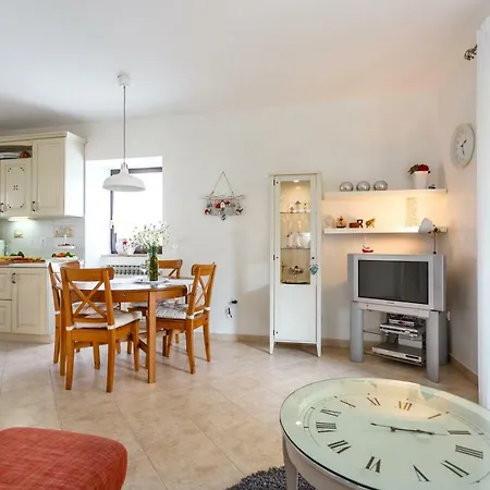 Mia * مالينسكا